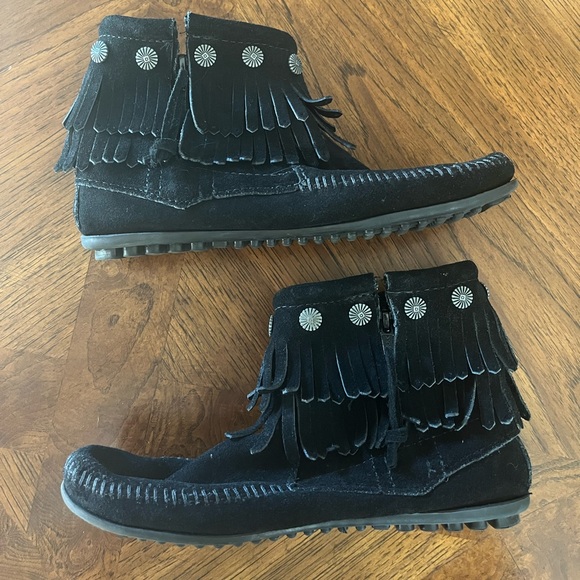 Minnetonka - Black Zip Western Bootie - Picture 1 of 5